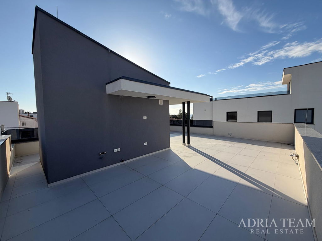 LUXUSNÁ VILA S BAZÉNOM – VIR