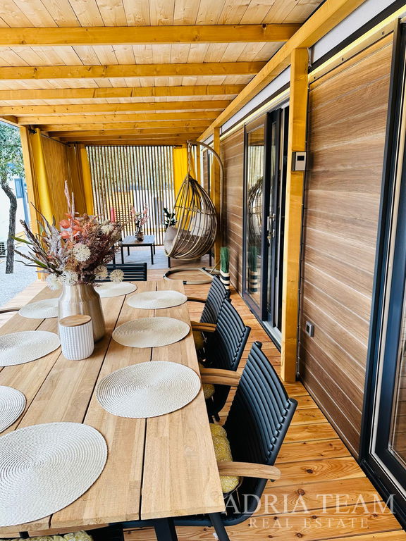 PLNE VYBAVENÝ LUXUSNÝ MOBILNÝ DOM 6+2, IBA 350m OD MORA - BIOGRAD NA MORU