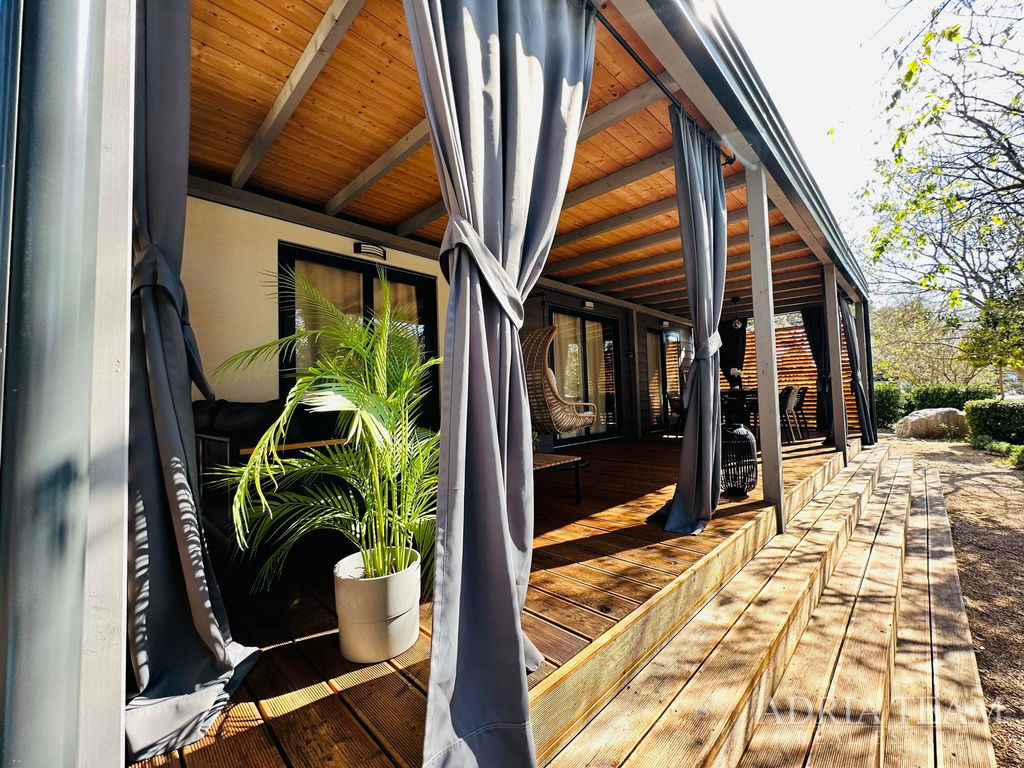 PLNE VYBAVENÝ LUXUSNÝ MOBILNÝ DOM, IBA 150m OD MORA -  BIOGRAD NA MORU