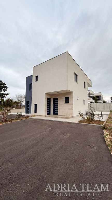 MODERNÝ DVOJBYTOVÝ DOM S1 S BAZÉNOM - ZATON,NIN