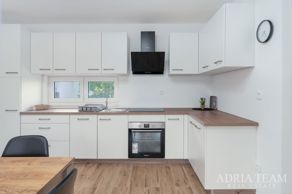 EXKLUZÍVNY APARTMÁN SO STREŠNOU TERASOU A JACUZZI - VIR