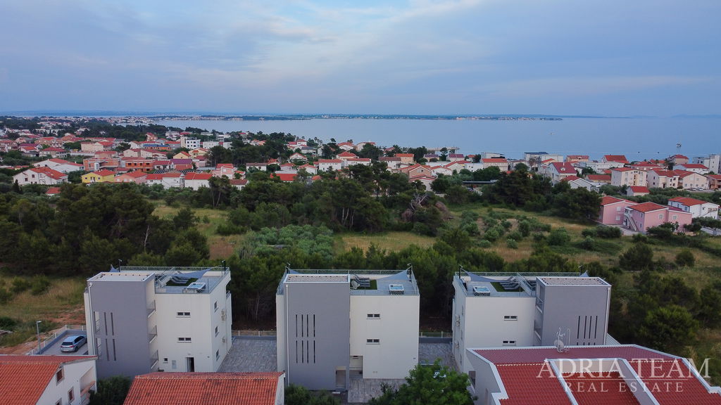 EXKLUZÍVNY APARTMÁN SO STREŠNOU TERASOU A JACUZZI - VIR