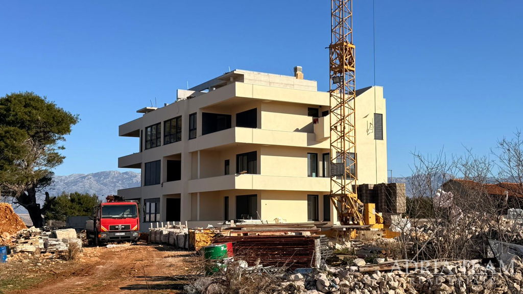 NOVOSTAVBA – APARTMÁN V POVLJANE (OSTROV PAG) | 800 m OD MORA