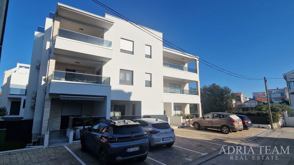 DVOJIZBOVÝ APARTMÁN V BLÍZKOSTI KEMPU FALKENSTEINER - ZADAR, BORIK