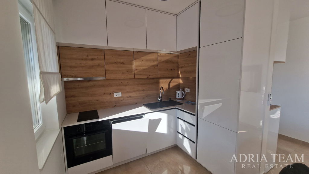 DVOJIZBOVÝ APARTMÁN V BLÍZKOSTI KEMPU FALKENSTEINER - ZADAR, BORIK
