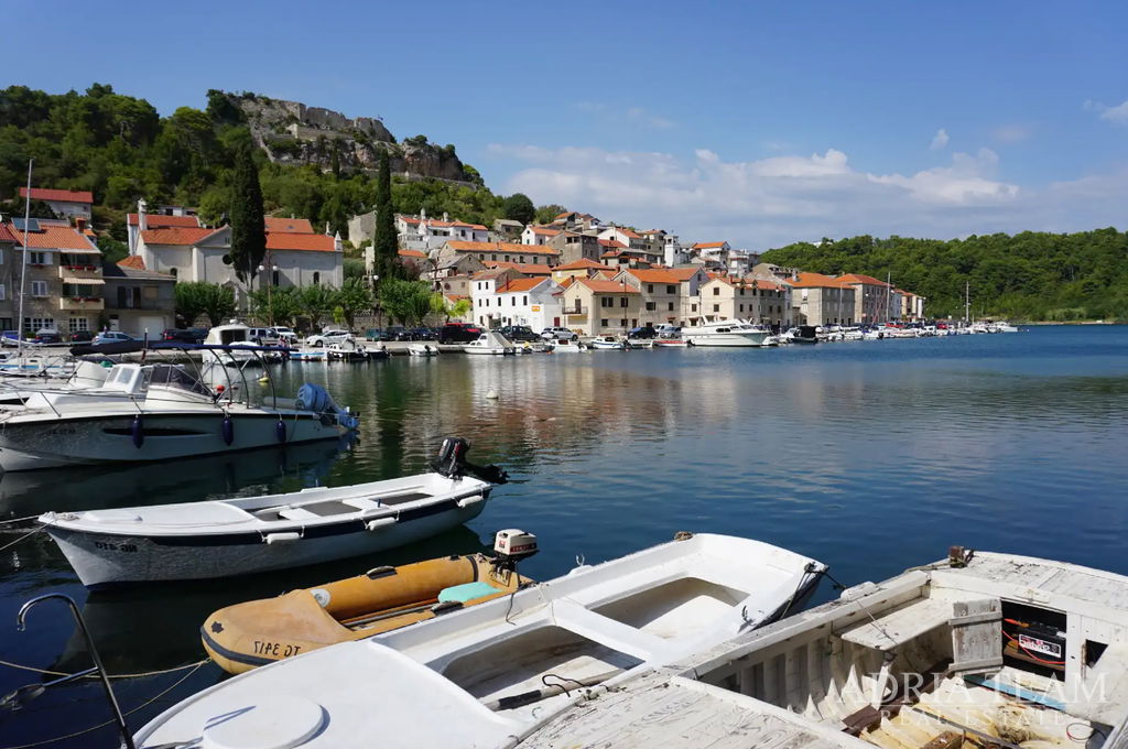 STAVEBNÝ POZEMOK 485m2 S PROJEKTOM VILLY - NOVIGRAD, ZADAR