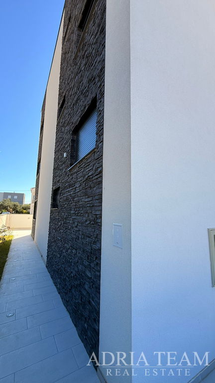 MODERNÝ APARTMÁN NA 1. POSCHODÍ S DVOMA PARKOVACÍMI MIESTAMI – OSTROV VIR