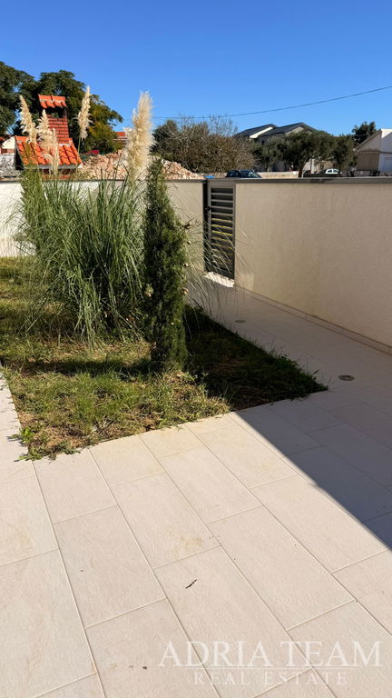 MODERNÝ APARTMÁN NA 1. POSCHODÍ S DVOMA PARKOVACÍMI MIESTAMI – OSTROV VIR