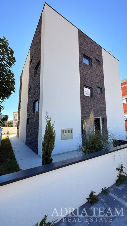 MODERNÝ APARTMÁN NA 1. POSCHODÍ S DVOMA PARKOVACÍMI MIESTAMI – OSTROV VIR