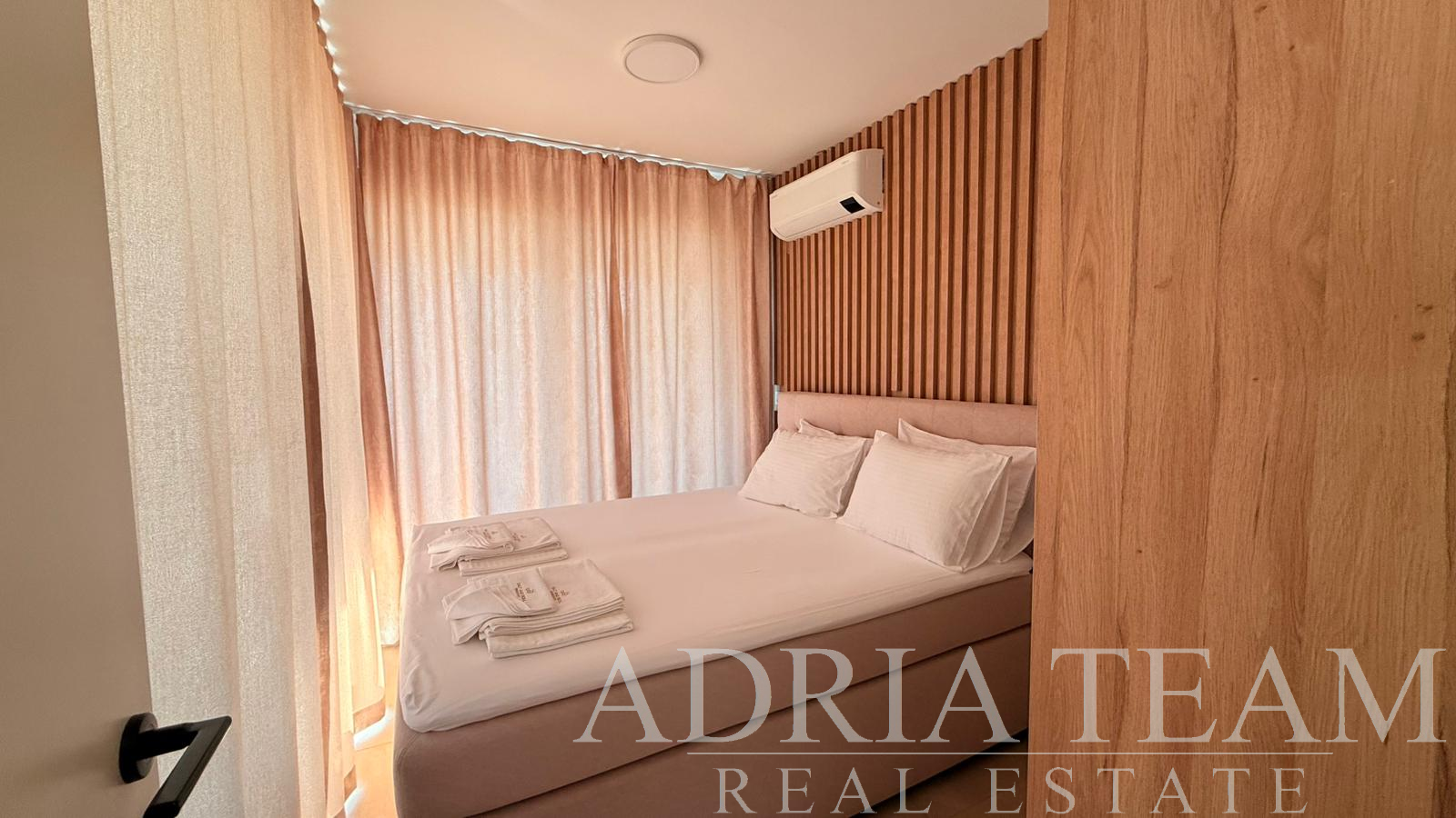 APARTMÁN V PRVOM RADE PRI MORI – POVLJANA, PAG