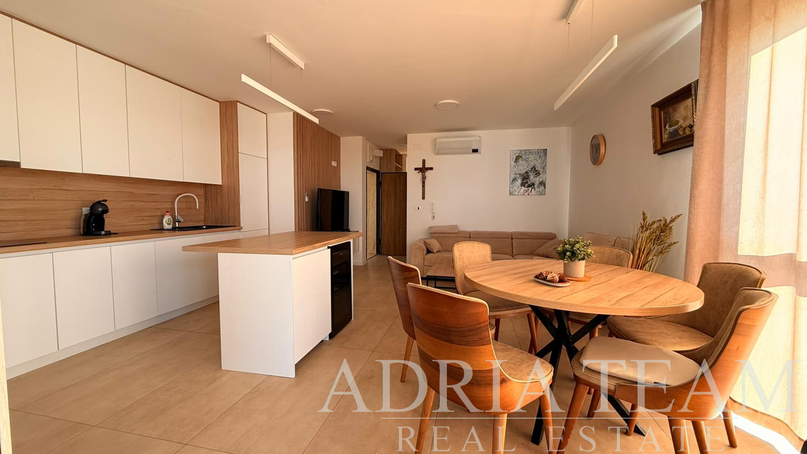 APARTMÁN V PRVOM RADE PRI MORI – POVLJANA, PAG