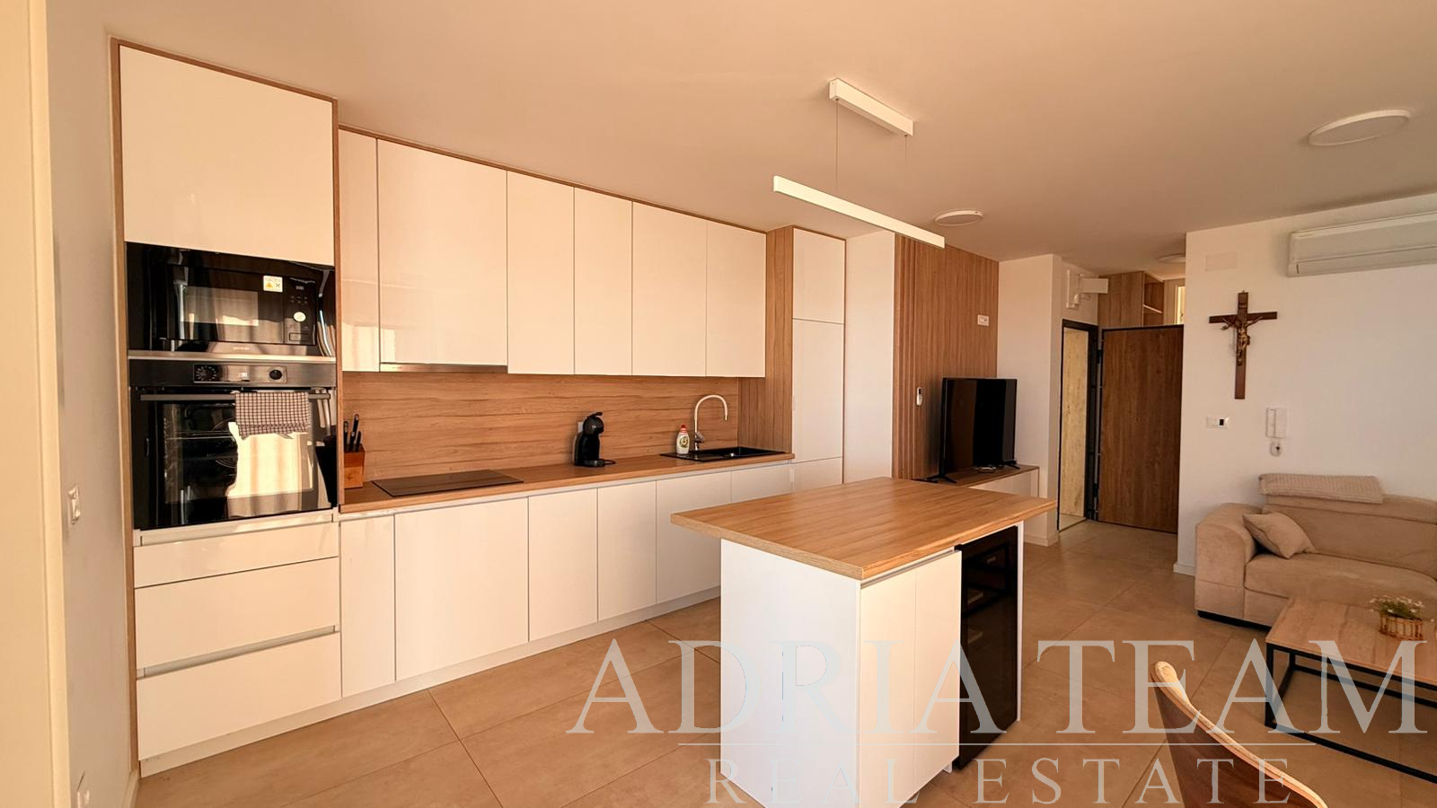 APARTMÁN V PRVOM RADE PRI MORI – POVLJANA, PAG