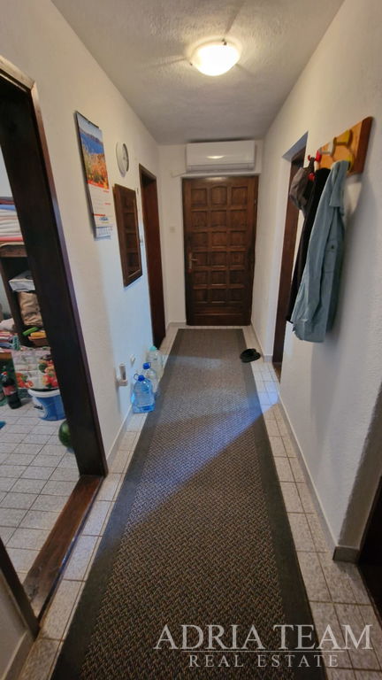 APARTMÁN – 2. POSCHODIE – 68,86 m² – BLÍZKO PLÁŽE RADOVANJICA -VIR