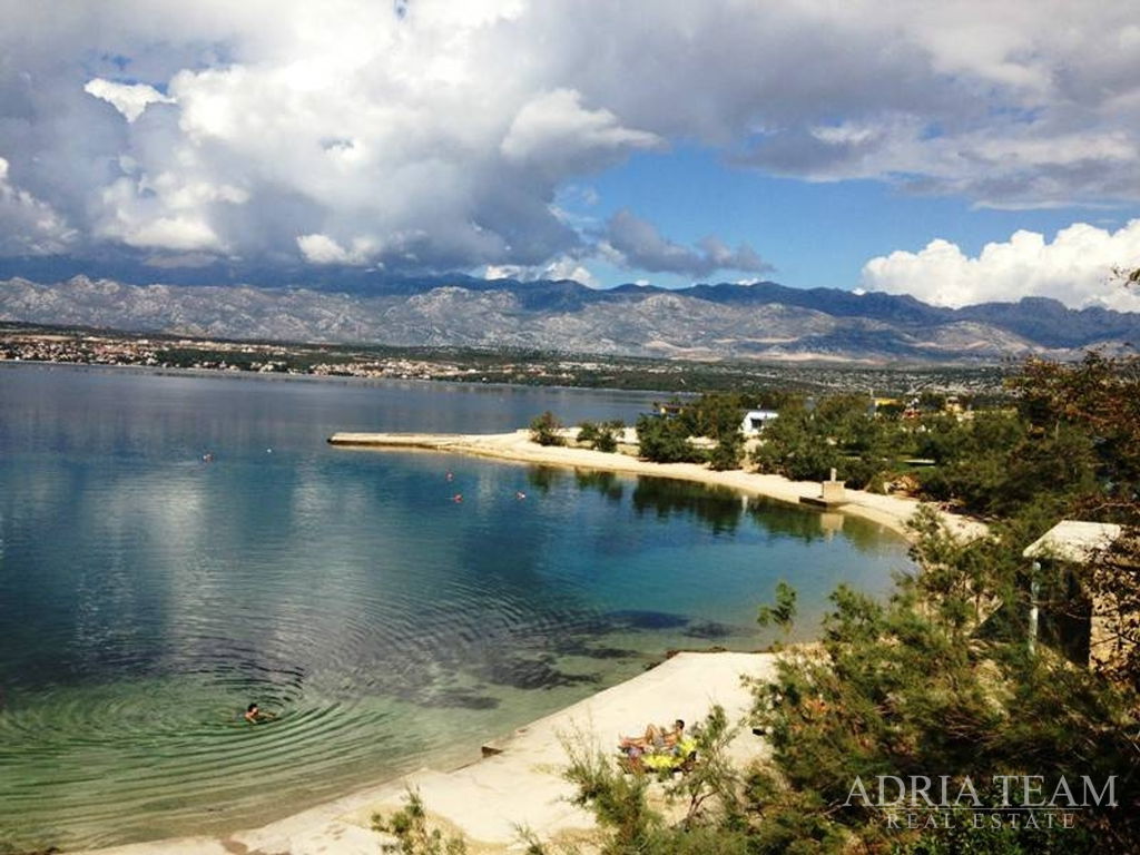 ATRAKTÍVNY STAVEBNÝ POZEMOK S VÝHĽADOM NA MORE – NOVIGRAD