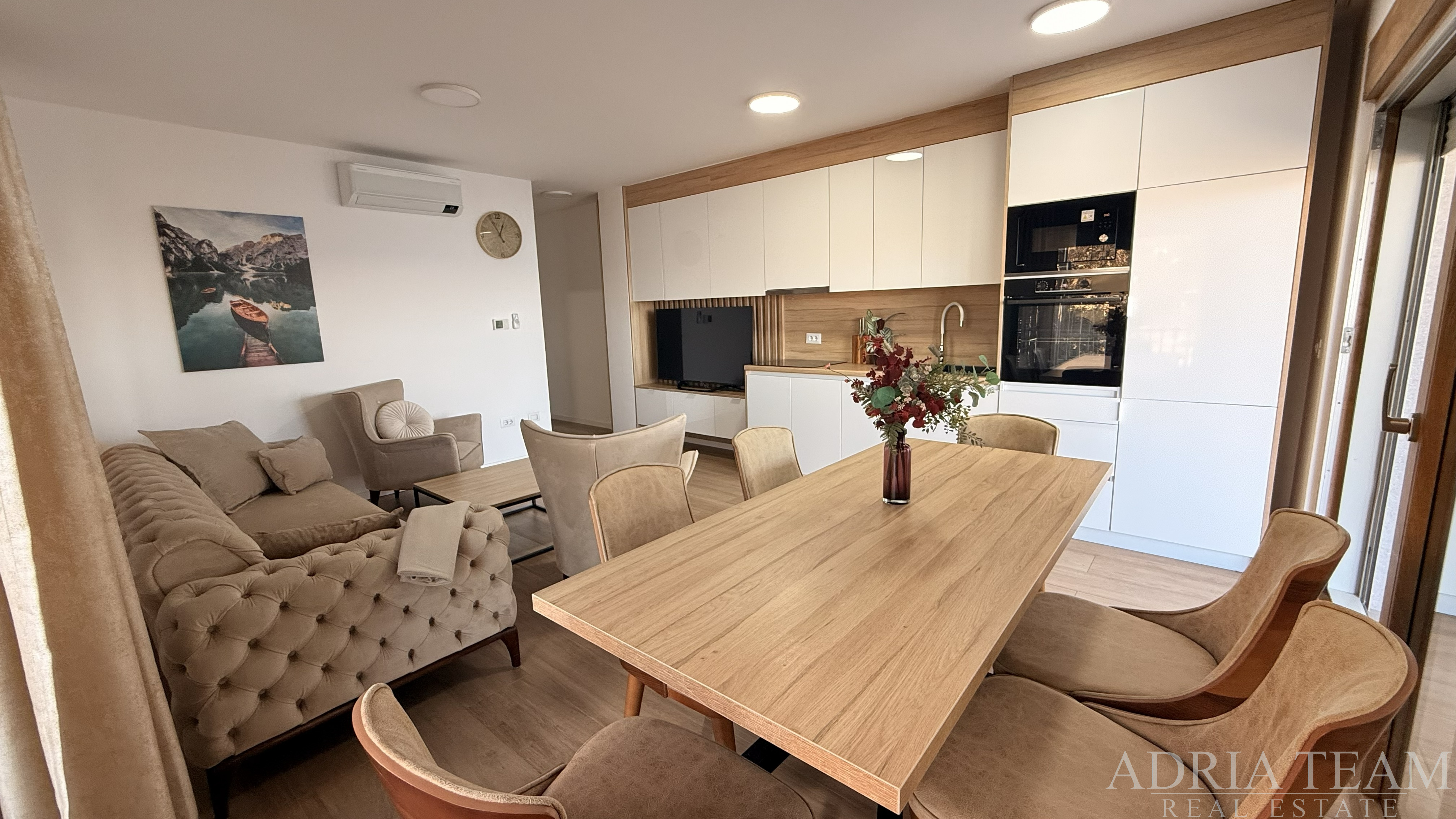 APARTMÁN NA PRÍZEMÍ SO ZÁHRADOU A SÚKROMNÝM BAZÉNOM, PRVÁ RADA PRI MORI - POVLJANA