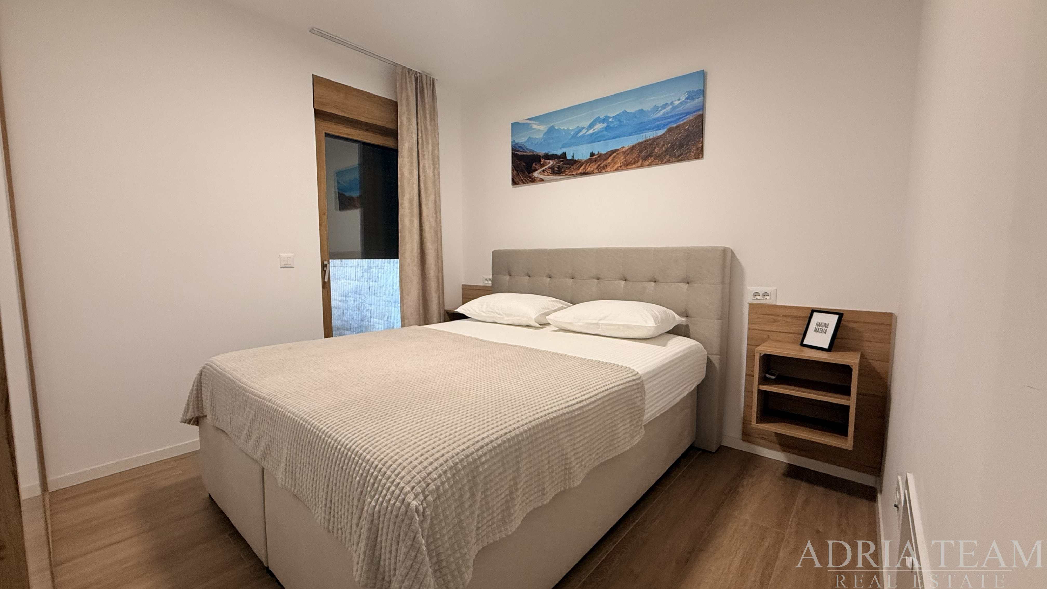 APARTMÁN NA PRÍZEMÍ SO ZÁHRADOU A SÚKROMNÝM BAZÉNOM, PRVÁ RADA PRI MORI - POVLJANA