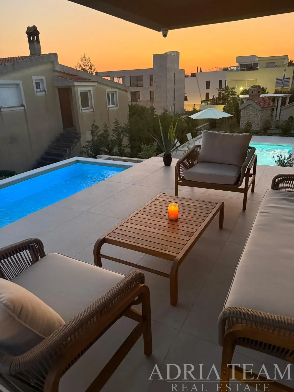 LUXUSNÝ APARTMÁN S2, VZDIALENÝ, 80m OD MORA, NOVOSTAVBA - KOŽINO