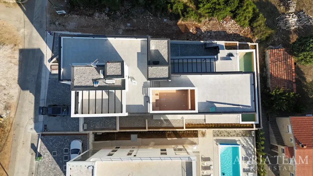 LUXUSNÝ APARTMÁN S4, VZDIALENÝ, 80m OD MORA, NOVOSTAVBA - KOŽINO