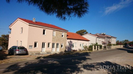 APARTMÁN 74 m² S VEĽKOU TERASOU A VÝHĽADOM NA MORE – BARBAT, OSTROV RAB nehnuteľnosť na predaj
