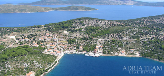STAVEBNÝ POZEMOK 249m2, 50m OD MORA - NA OSTROVE ZVERINAC V BLÍZKOSTI ZADARU nehnuteľnosť na predaj