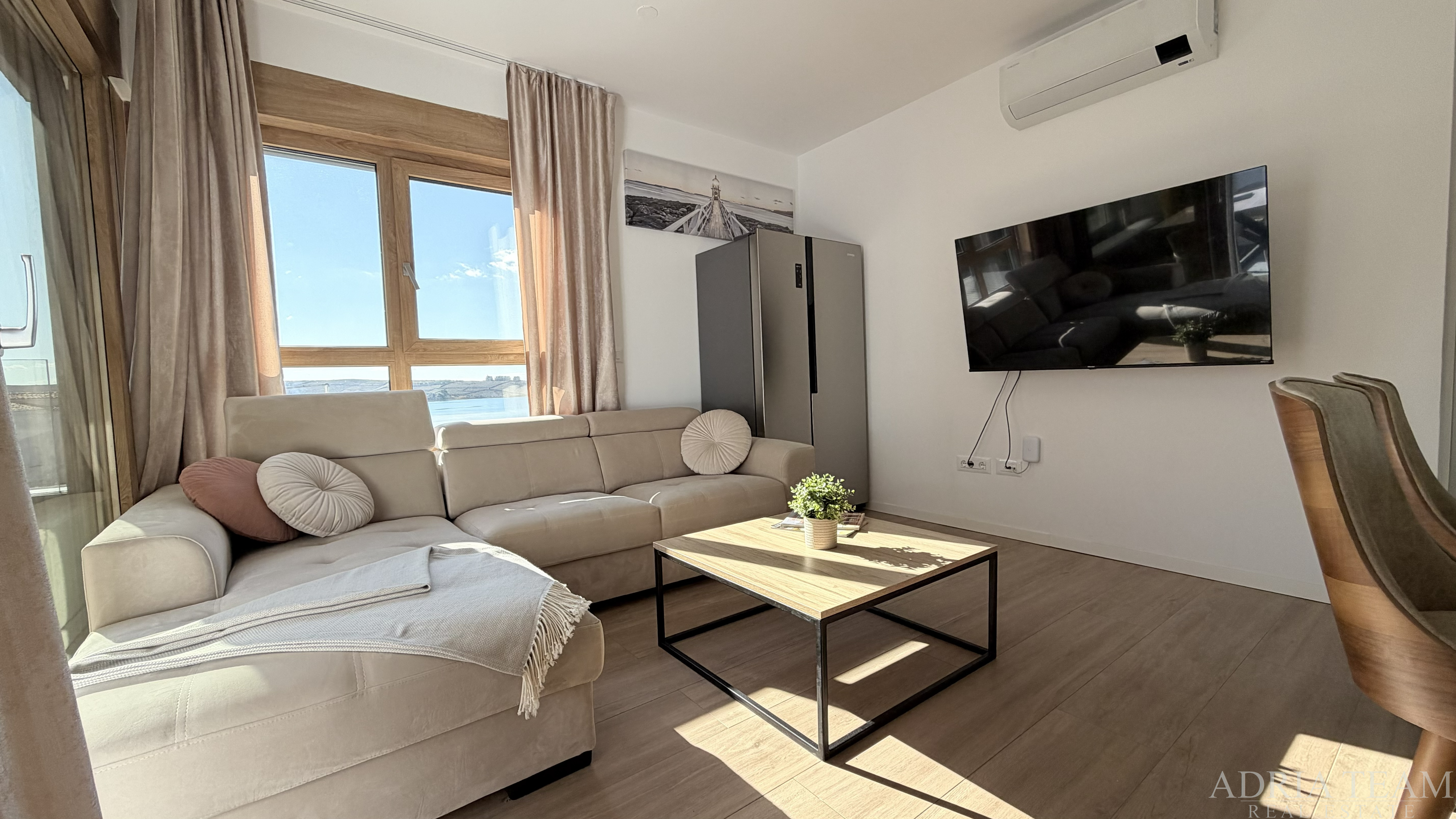 APARTMÁN – 1. POSCHODIE – PRVÝ RAD PRI MORI – VÝHĽAD NA MORE - POVLJANA, PAG