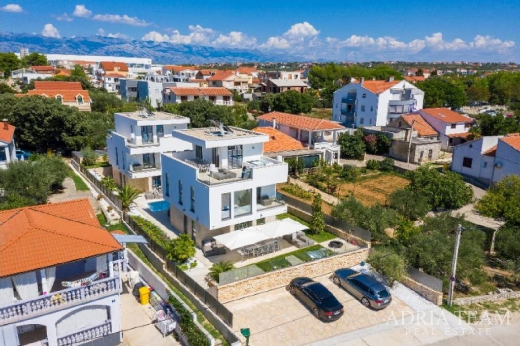 VILA 2 V PRVOM RADE PRI MORI - VRSI