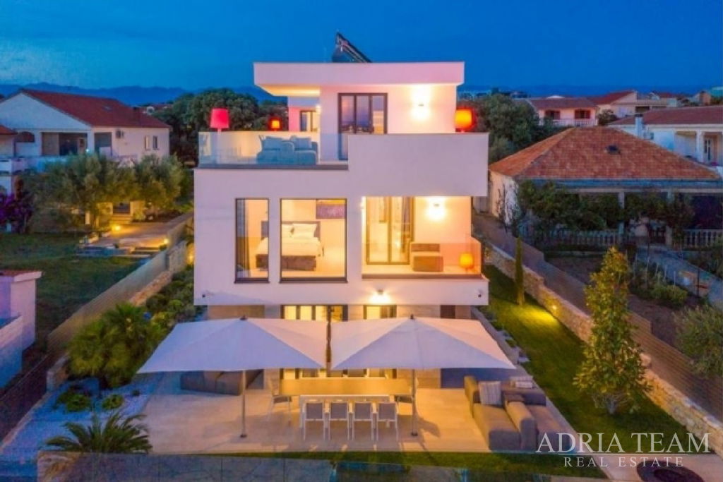 VILA 2 V PRVOM RADE PRI MORI - VRSI