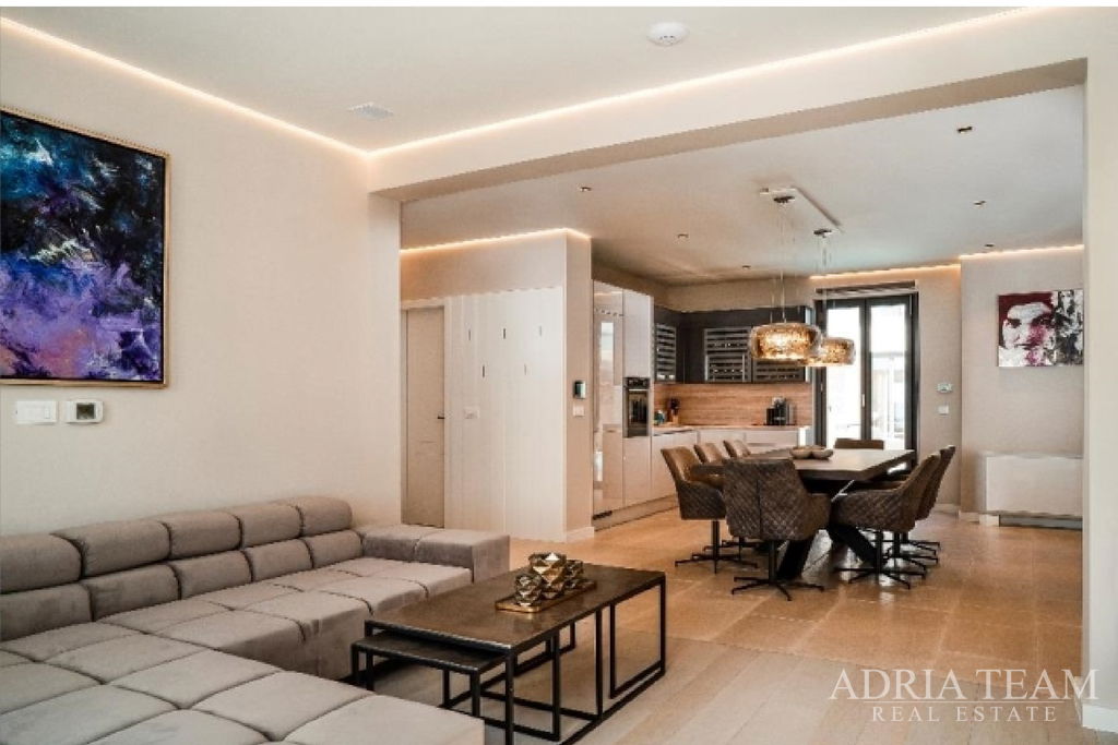 VILA 2 V PRVOM RADE PRI MORI - VRSI