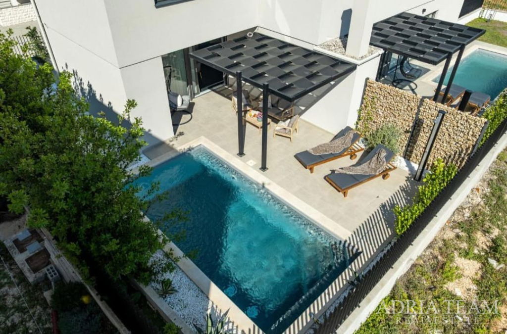 DVOJPODLAŽNÝ APARTMÁN, NOVOSTAVBA, BLÍZKO MORA – PRIVLAKA