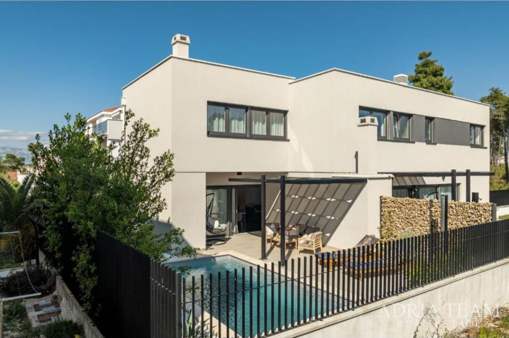 DVOJPODLAŽNÝ APARTMÁN, NOVOSTAVBA, BLÍZKO MORA – PRIVLAKA