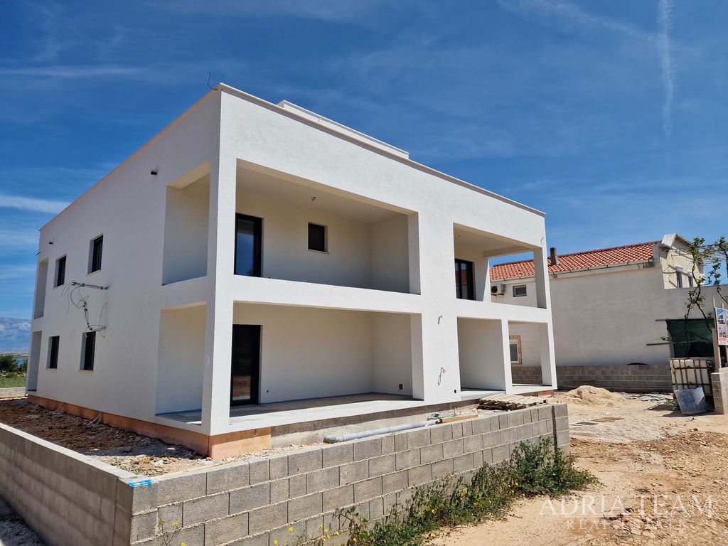 APARTMAN V BYTOVOM DOME NA PRVOM POSCHODÍ, NOVOSTAVBA - VIR