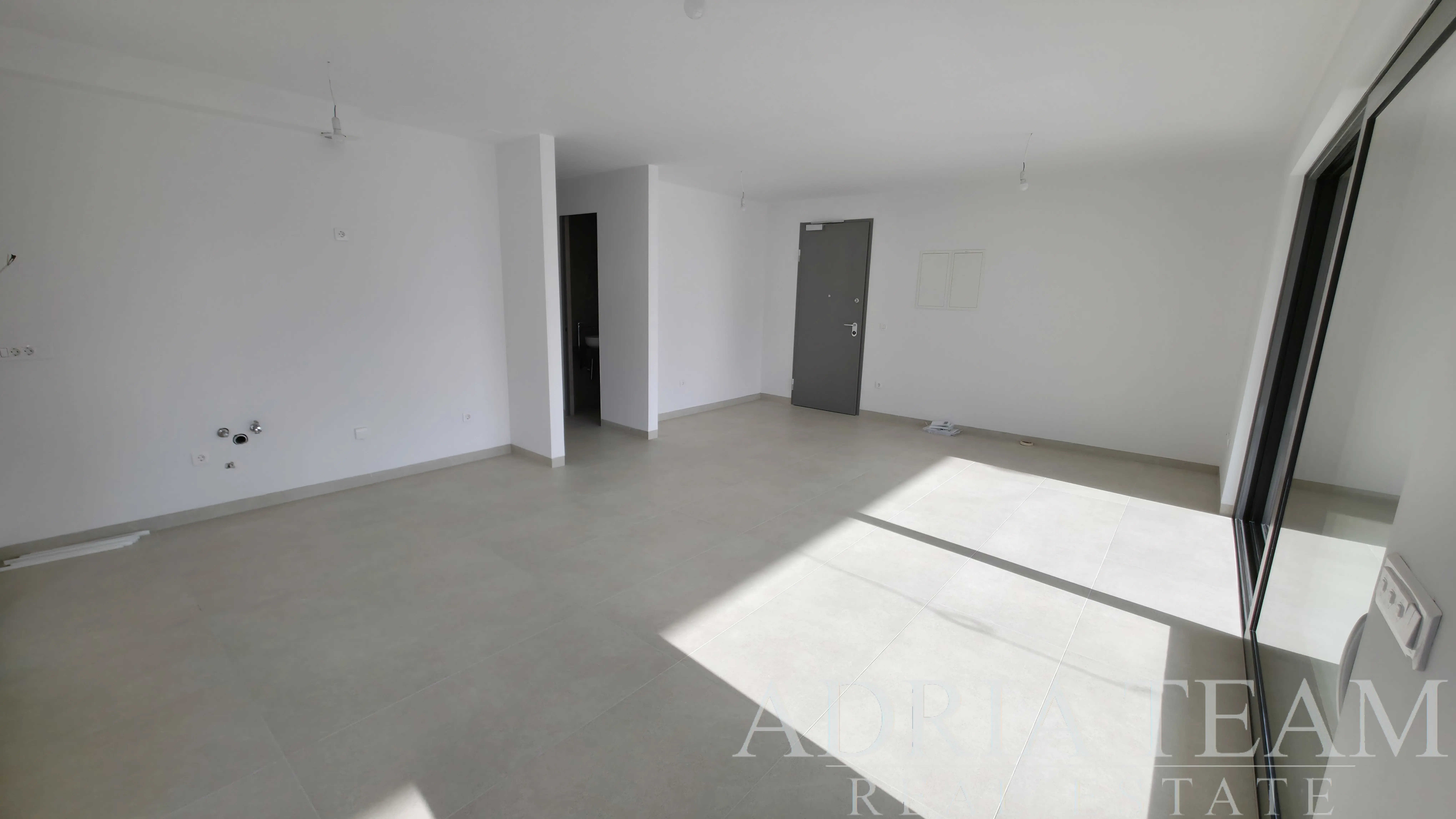 EXKLUZÍVNY S2 APARTMÁN SO SÚKROMNOU ZÁHRADOU - ZADAR, BORIK