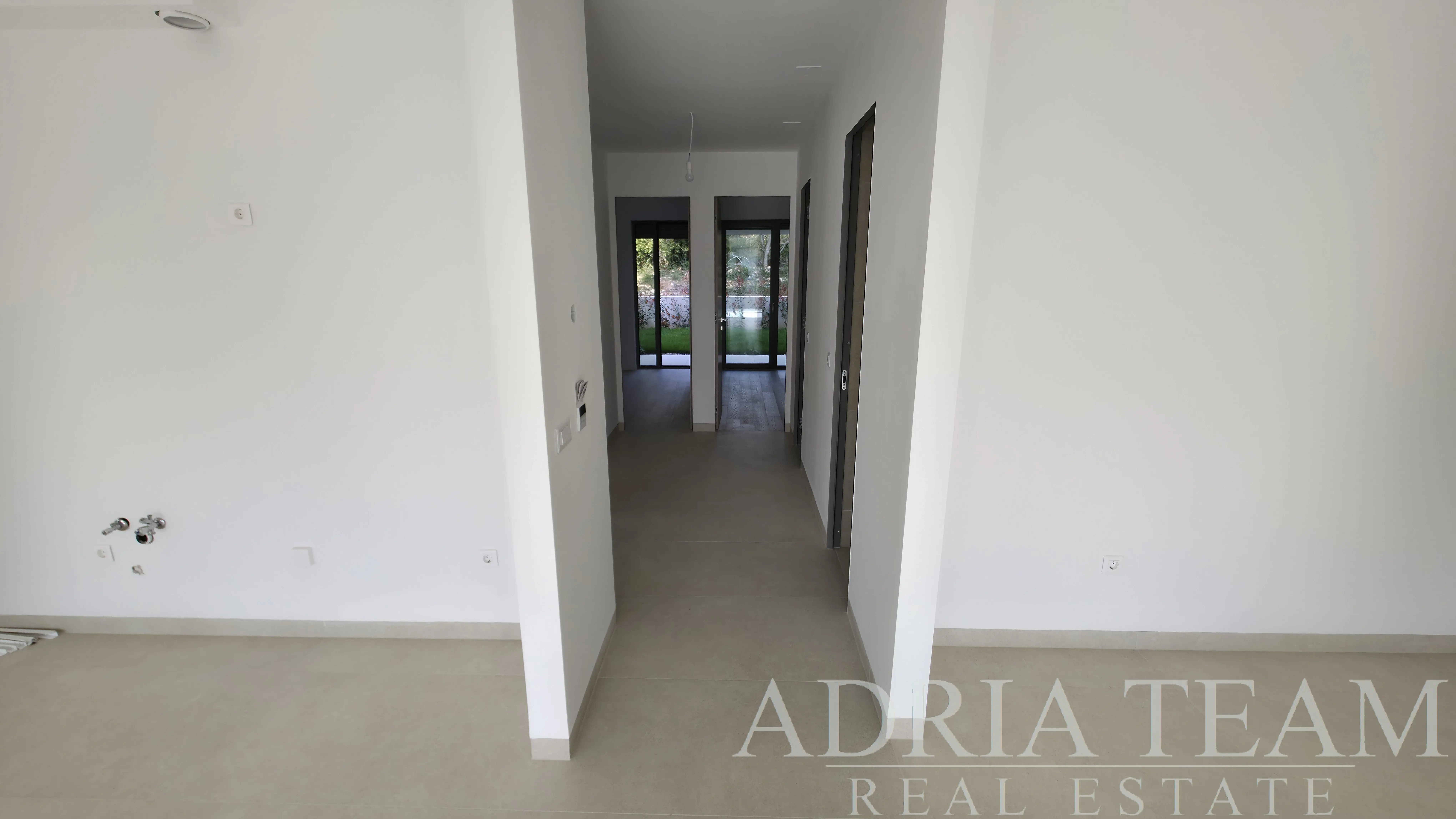 EXKLUZÍVNY S2 APARTMÁN SO SÚKROMNOU ZÁHRADOU - ZADAR, BORIK