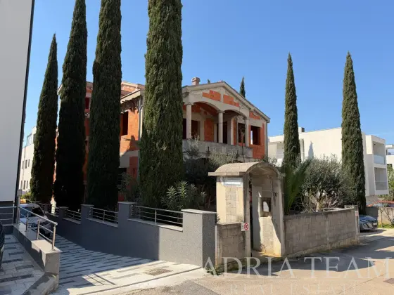 DOM SO 6 BYTOVÝMI JEDNOTKAMI S VÝHĽADOM NA MORE – DIKLO, ZADAR nehnuteľnosť na predaj