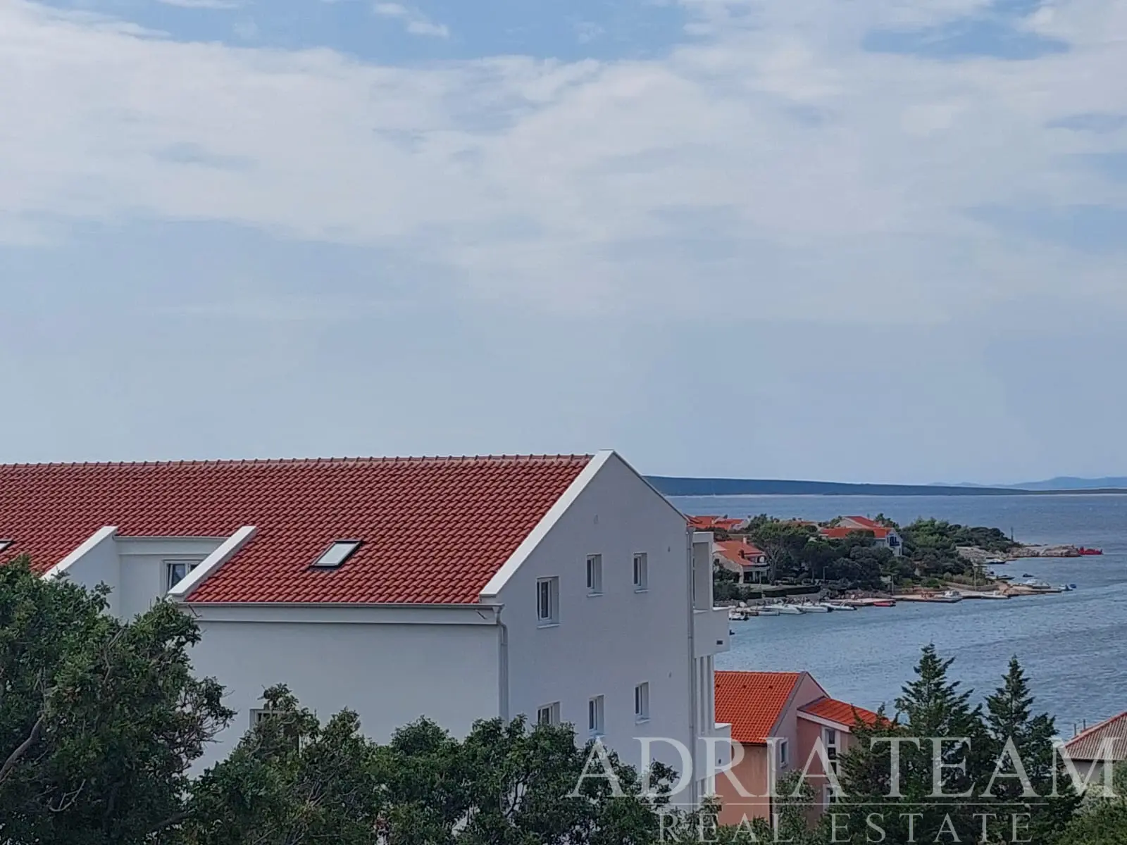 3-IZBOVÝ BYT S TERASOU + PARKOVANIE – ŠIMUNI, PAG