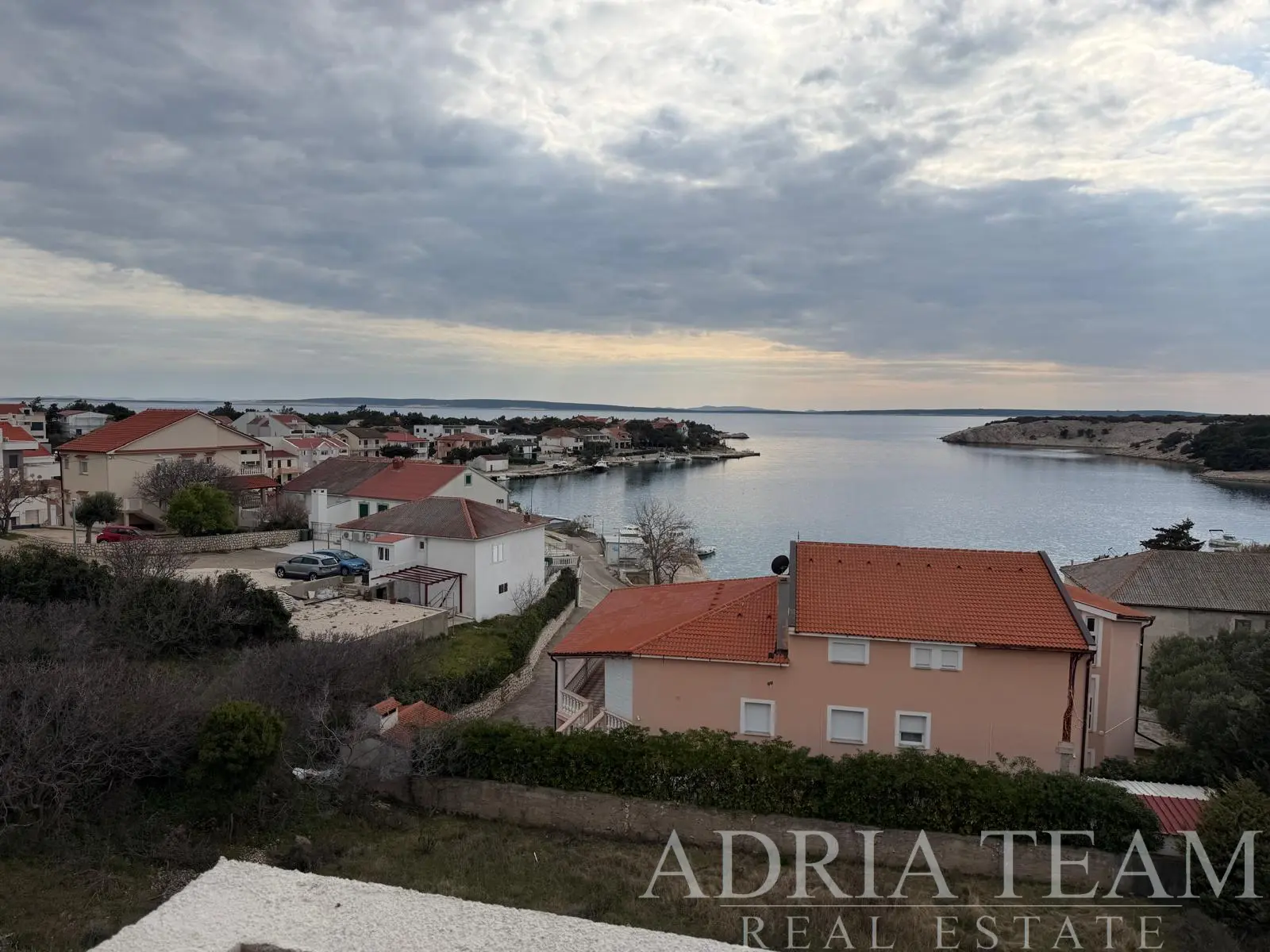 3-IZBOVÝ BYT NA PRÍZEMÍ SO ZÁHRADOU – ŠIMUNI, PAG