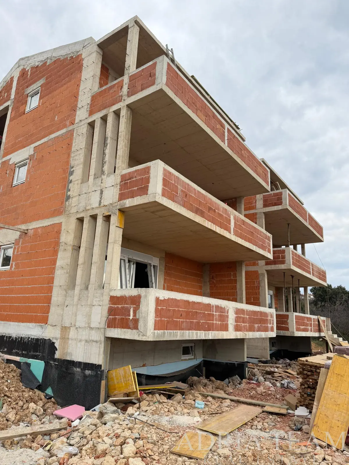 3-IZBOVÝ BYT NA PRÍZEMÍ SO ZÁHRADOU – ŠIMUNI, PAG