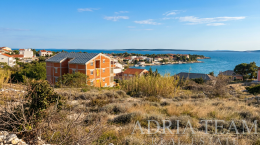 PRIESTRANNÝ BYT V PODKROVÍ S DVOMA TERASAMI – ŠIMUNI, PAG nehnuteľnosť na predaj