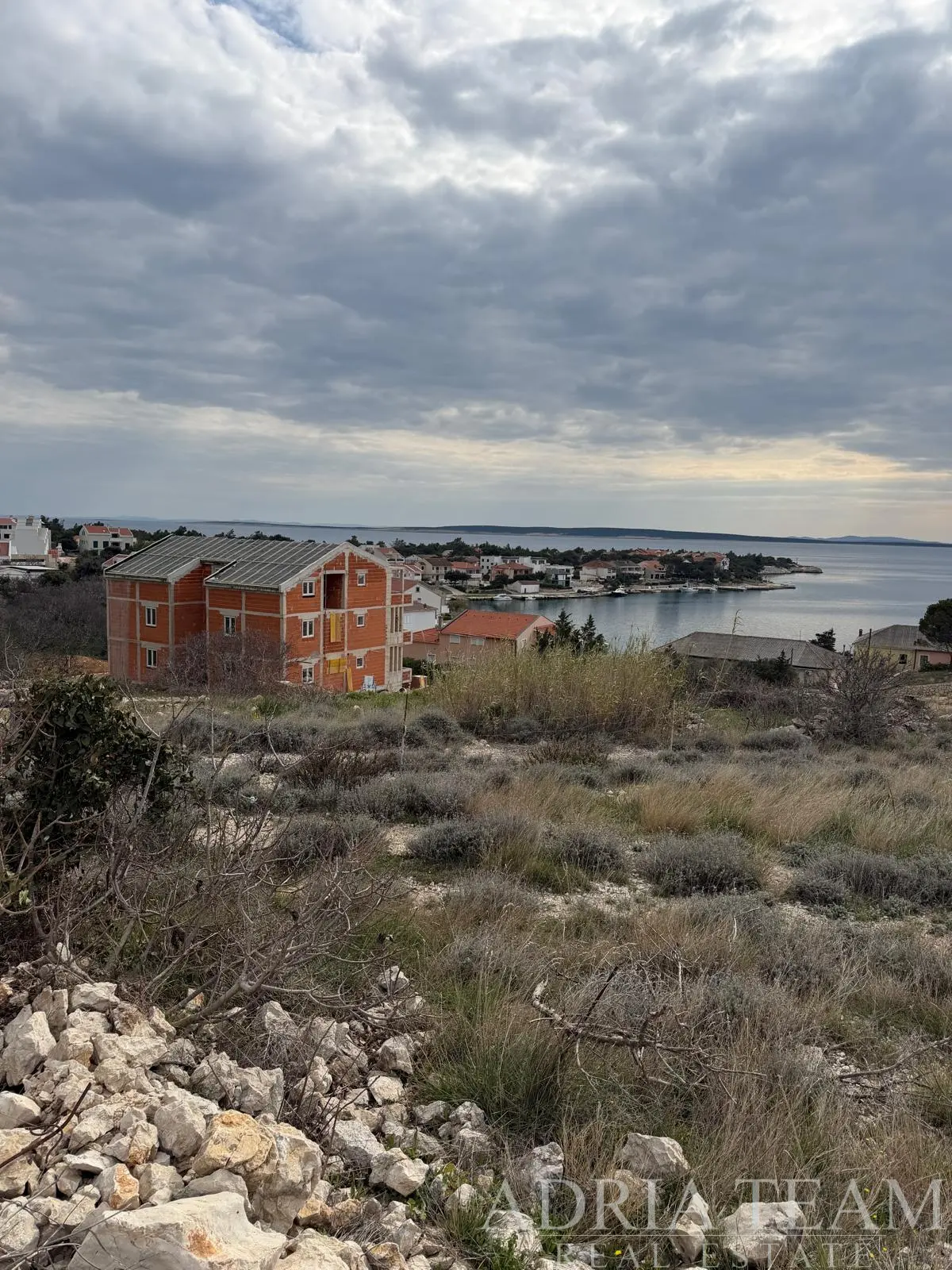 PRIESTRANNÝ APARTMÁN V PODKROVÍ – ŠIMUNI, PAG