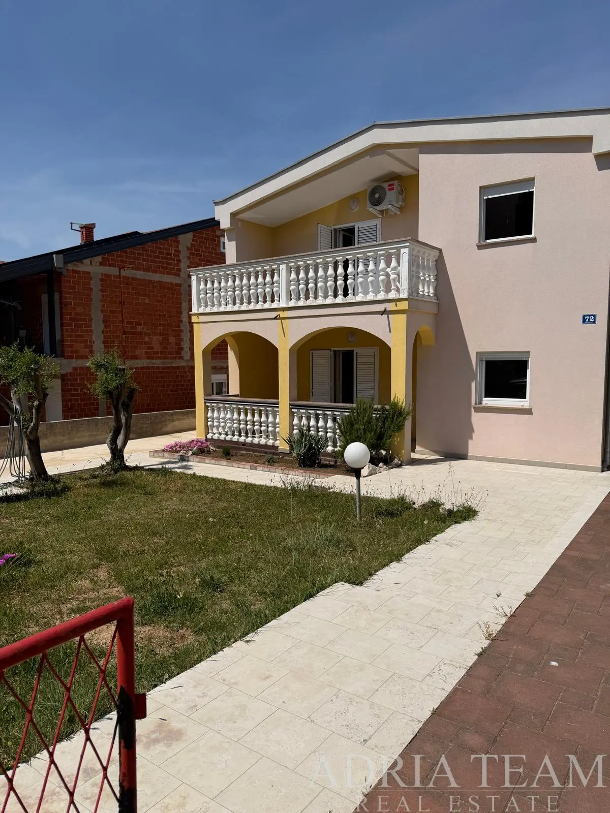DOM S ĎALŠÍM APARTMÁNOM – POVLJANA, OSTROV PAG