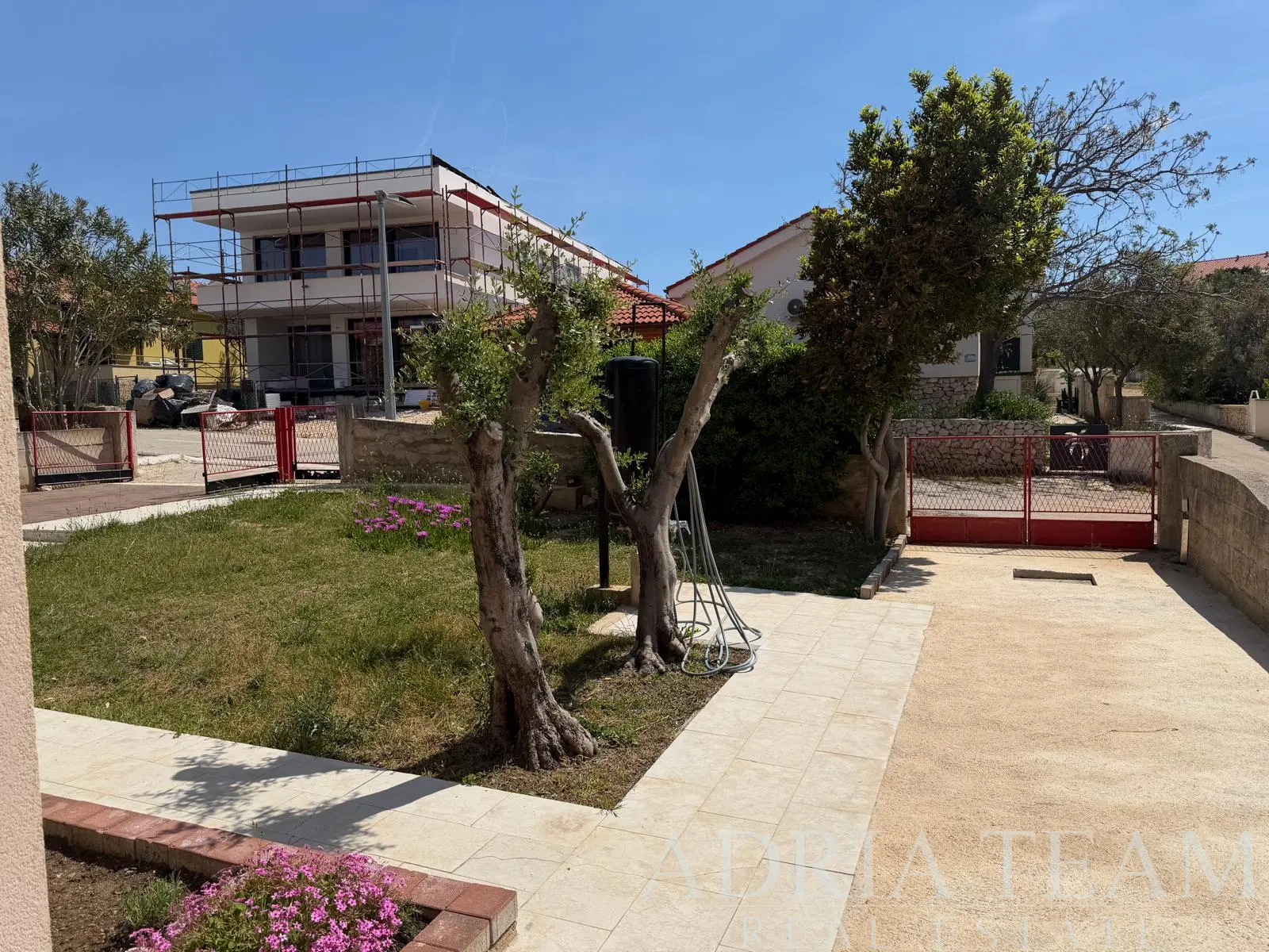 DOM S ĎALŠÍM APARTMÁNOM – POVLJANA, OSTROV PAG