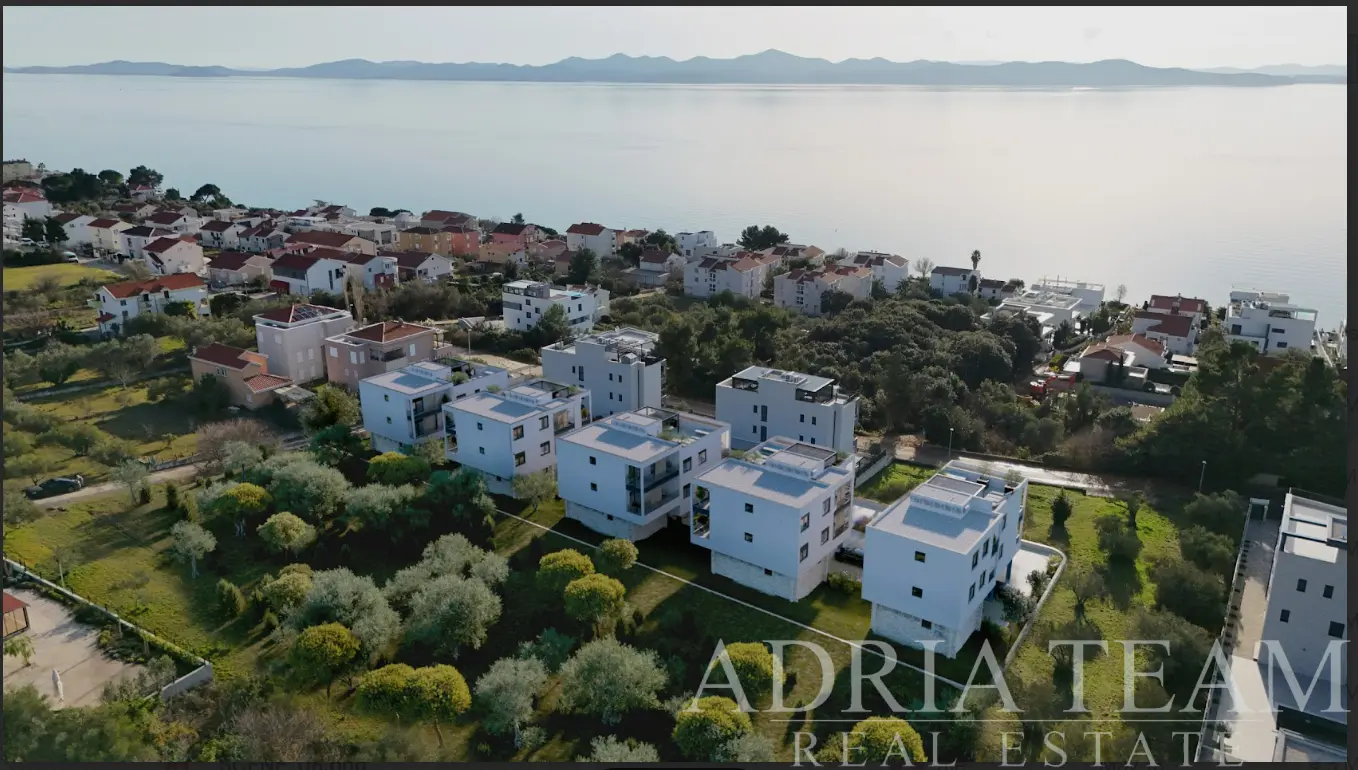 LUXUSNÝ APARTMÁN B4 SO STREŠNOU TERASOU – FIVE RESIDENCES KOŽINO