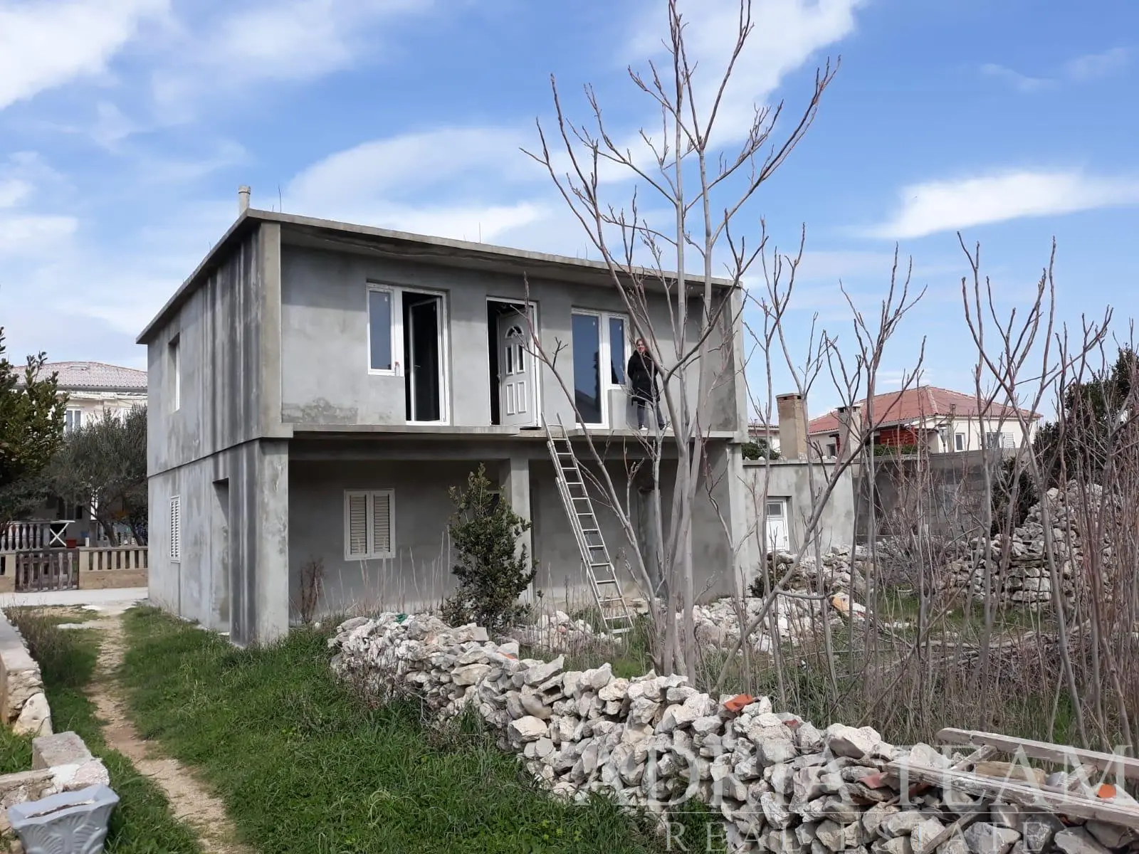 DOM NA REKONŠTRUKCIU V CENTRE POVLJANY – VÝBORNÁ INVESTIČNÁ PRÍLEŽITOSŤ