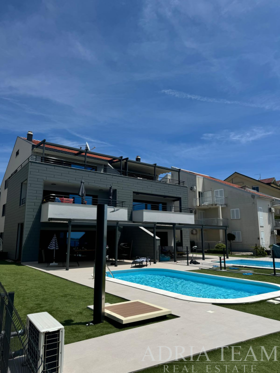 POVLJANA – EXKLUZÍVNY APARTMÁN S TROMI SPÁLŇAMI, TERASOU, PIVNICOU A PARKOVANÍM nehnuteľnosť na predaj
