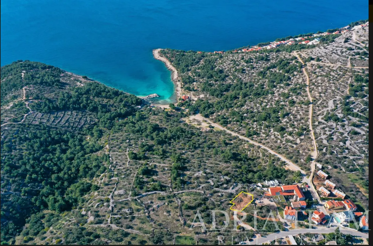 STAVEBNÝ POZEMOK S PRÁVOPLATNÝM STAVEBNÝM POVOLENÍM A PANORAMATICKÝM VÝHĽADOM NA MORE – MURTER