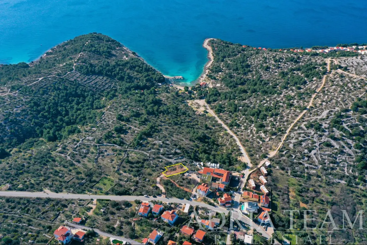STAVEBNÝ POZEMOK S PRÁVOPLATNÝM STAVEBNÝM POVOLENÍM A PANORAMATICKÝM VÝHĽADOM NA MORE – MURTER