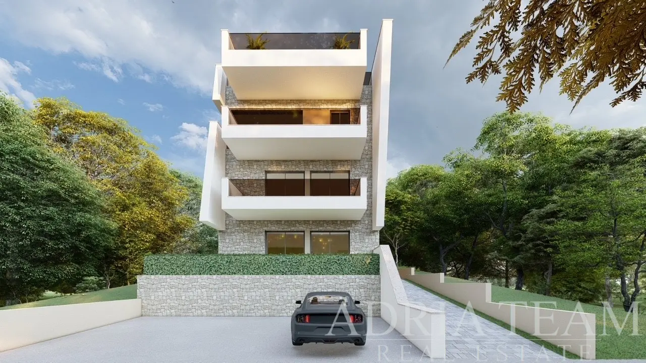 MODERNÝ MEZONETOVÝ TROJIZBOVÝ APARTMÁN S PREDZÁHRADKOU A PANORAMATICKÝM VÝHĽADOM NA MORE – KOŽINO