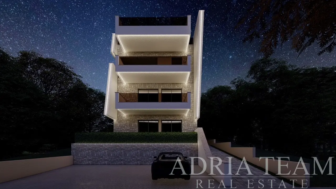 MODERNÝ TROJIZBOVÝ APARTMÁN S PANORAMATICKÝM VÝHĽADOM NA MORE – KOŽINO