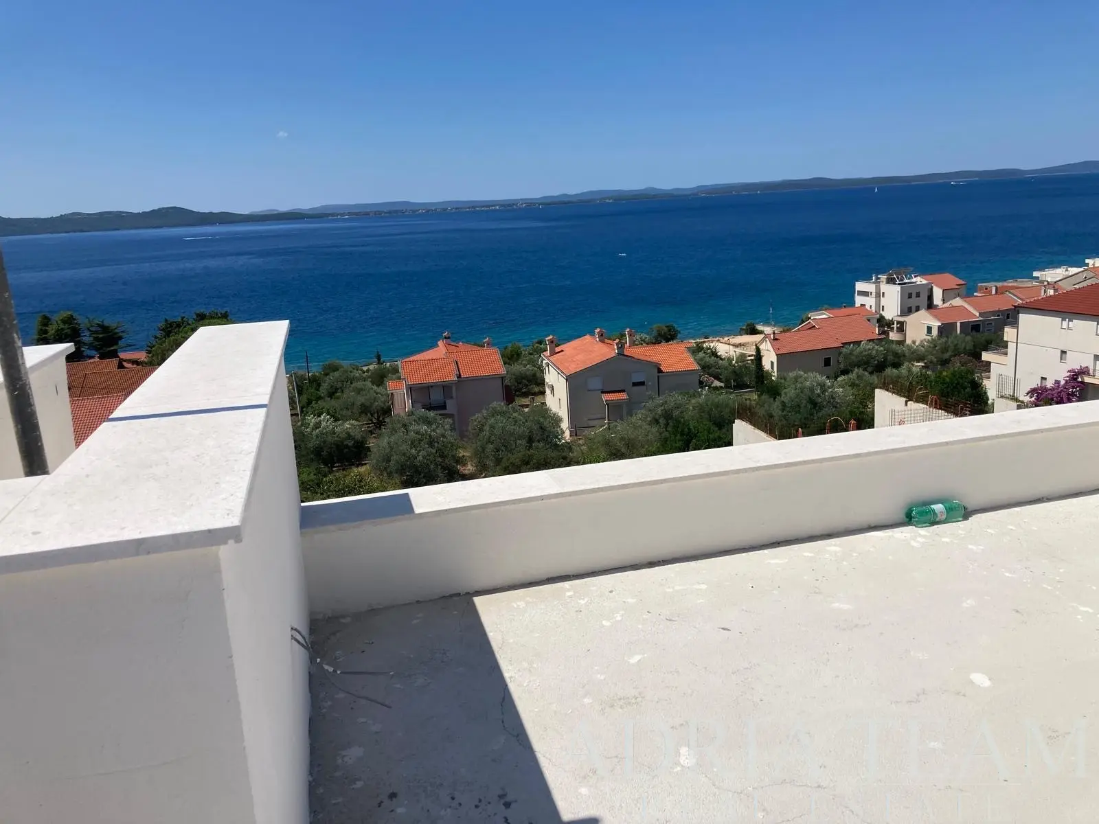 LUXUSNÝ ŠTVORIZBOVÝ PENTHOUSE SO SÚKROMNÝM VÝŤAHOM, STREŠNÝMI TERASAMI A PANORAMATICKÝM VÝHĽADOM NA MORE – KOŽINO