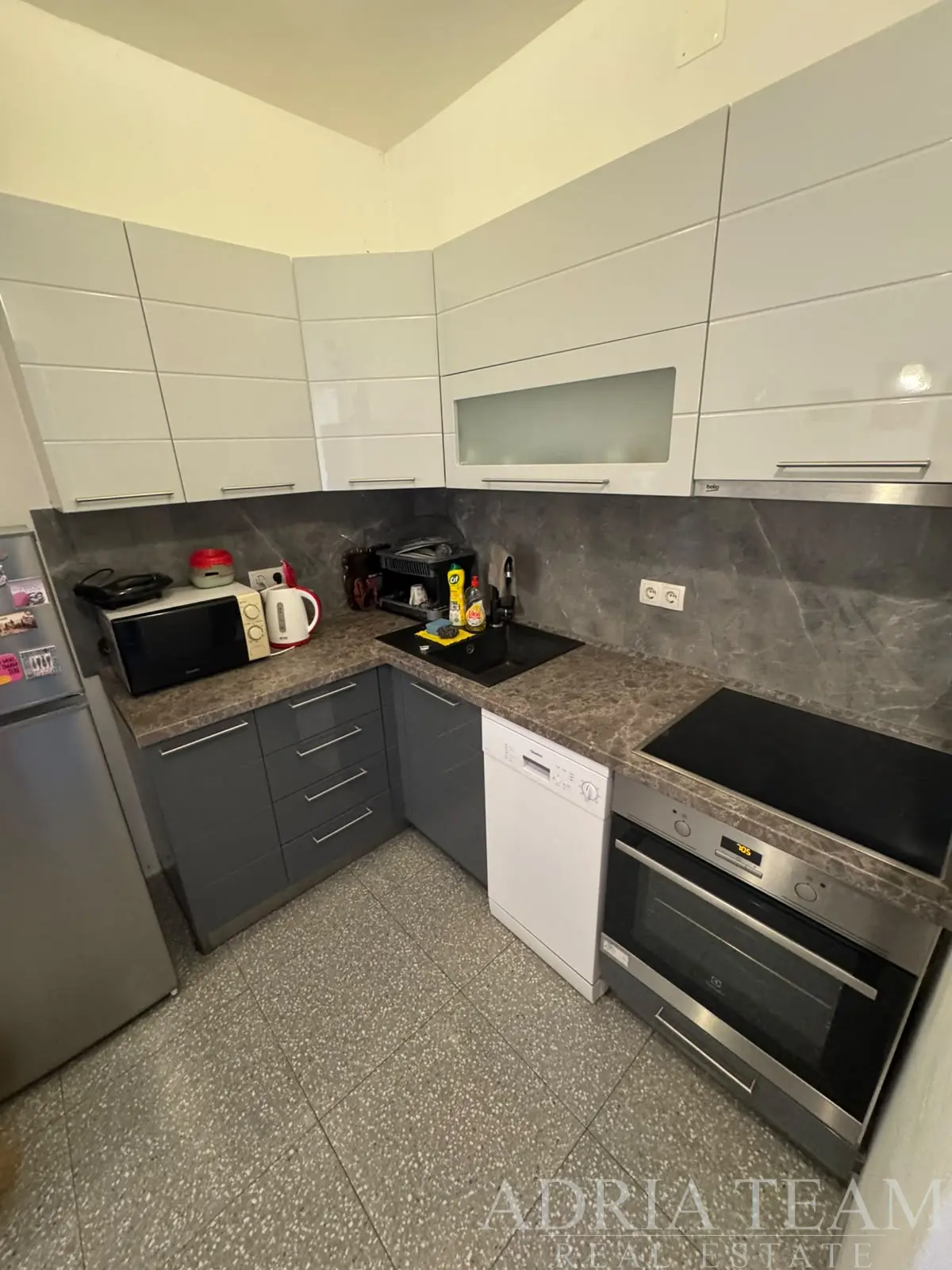 TROJIZBOVÝ APARTMÁN S VLASTNOU ZÁHRADOU – OSTROV VIR